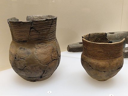 Becher mit Schnurverzierrun, Keramik, ca. 2.800 bis 2.200 v. Chr. (Einzelgrabkultur), Schönermark, Lkr. Uckermark Becher mit Schnurverzierrun, Keramik, ca. 2.800 bis 2.200 v. Chr. (Einzelgrabkultur), Schönermark, Lkr. Uckermark