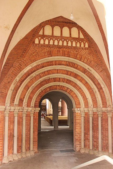 Seehausen-Altmark - romanisches Portal