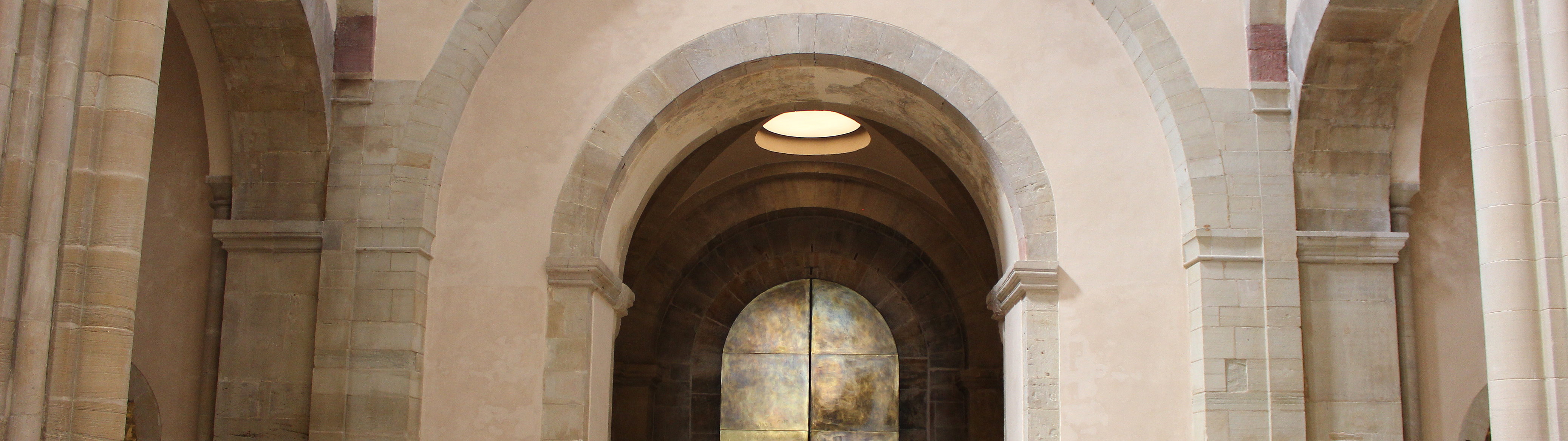 Magdeburg-KULF-Westportal_Innen.JPG Magdeburg-KULF-Westportal_Innen.JPG