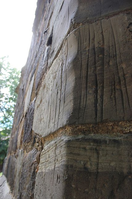 Burg-Pfarrkirche Unserer Lieben Frauen-Oberkirche-Kratzspuren