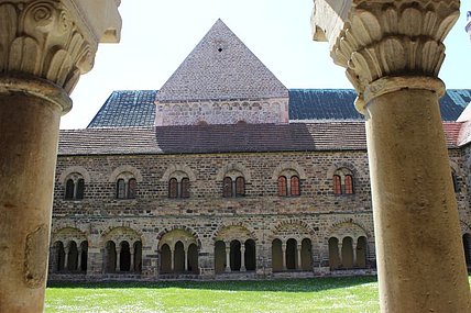 Arkade mit Spitzbogen Arkade mit Spitzbogen
