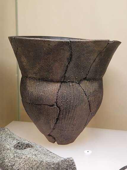 Trichterbecher, Keramik um 4.000 v. Chr., Drense, Lkr. Uckermark Trichterbecher, Keramik um 4.000 v. Chr., Drense, Lkr. Uckermark