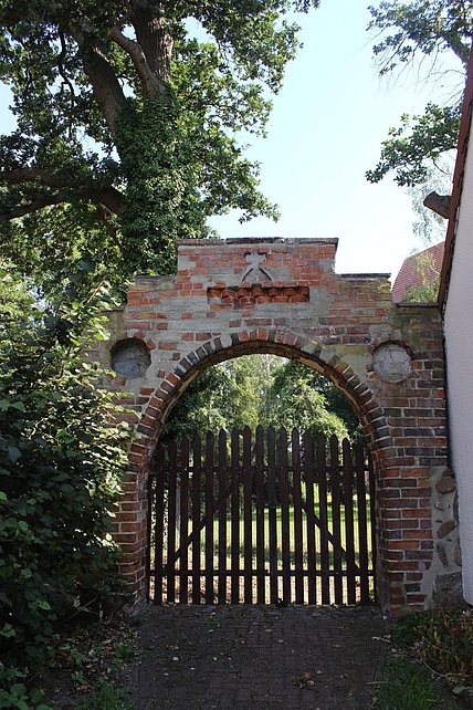 Binde - Kirchhofportal Binde - Kirchhofportal