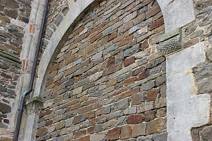 Kapitelle außen