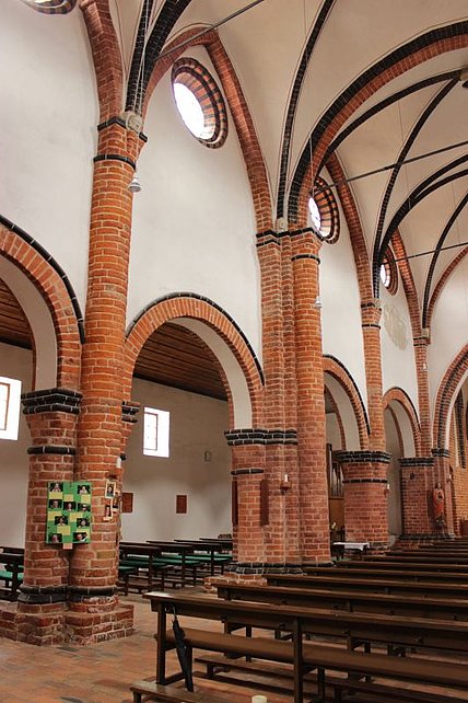 Blick in das Seitenschiff Blick in das Seitenschiff