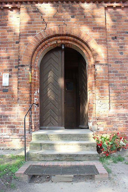 Schönhausen/Elbe - Portal Südseite